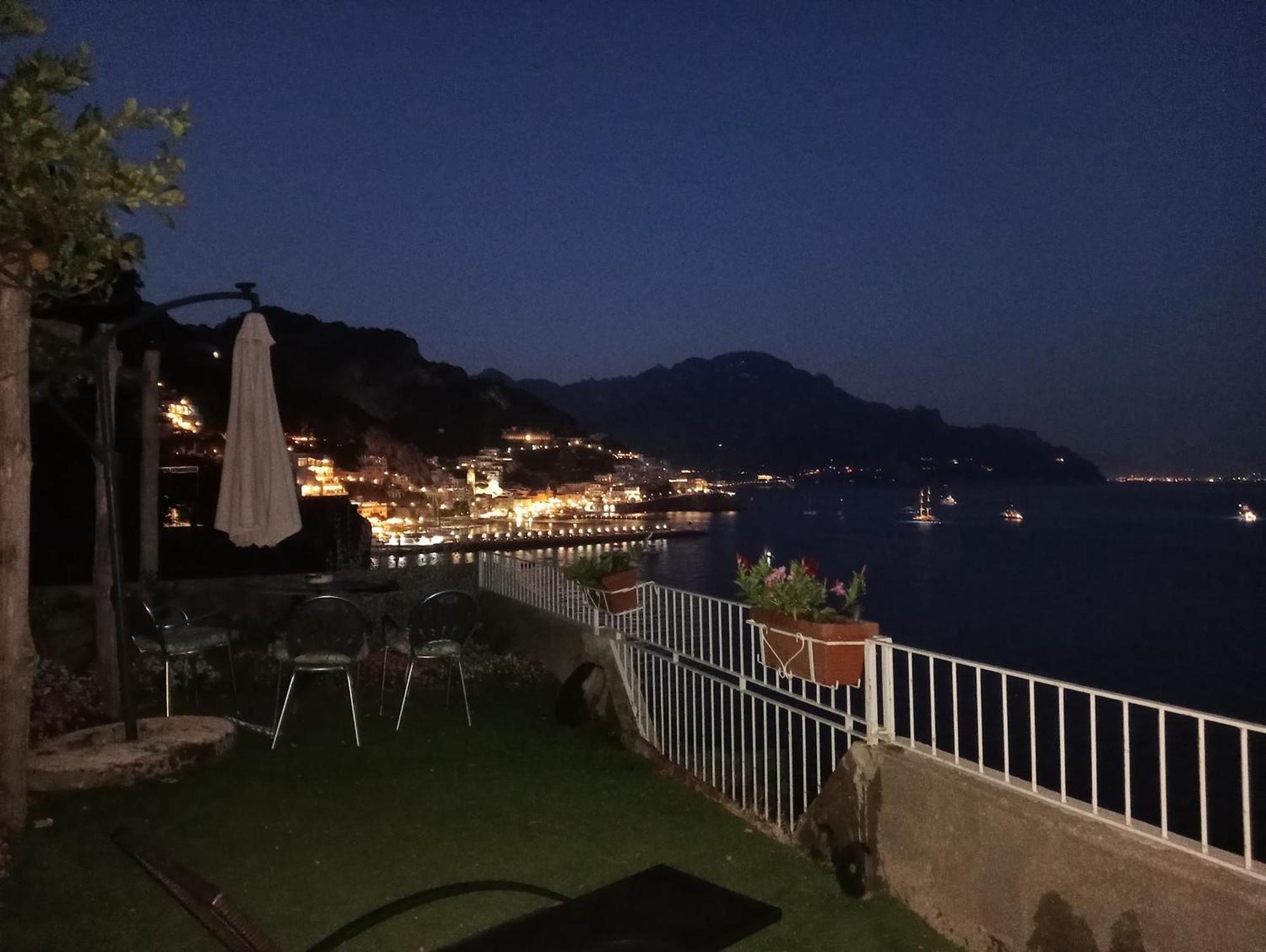 Appartamento Di Raphael Con Discesa Privata Al Mare Amalfi Exterior foto